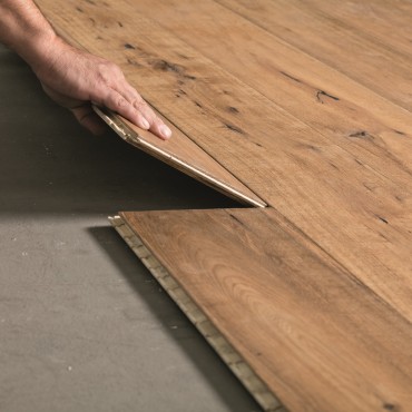 8 señales de que tu suelo de madera dura necesita un nuevo acabado de inmediato